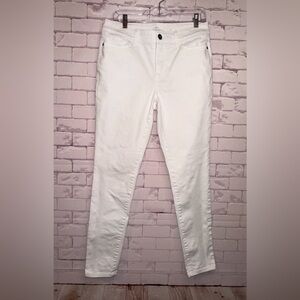 St. John’s Bay Skinny Leg Jeans White Size 8 
Spring Summer Church Office Work